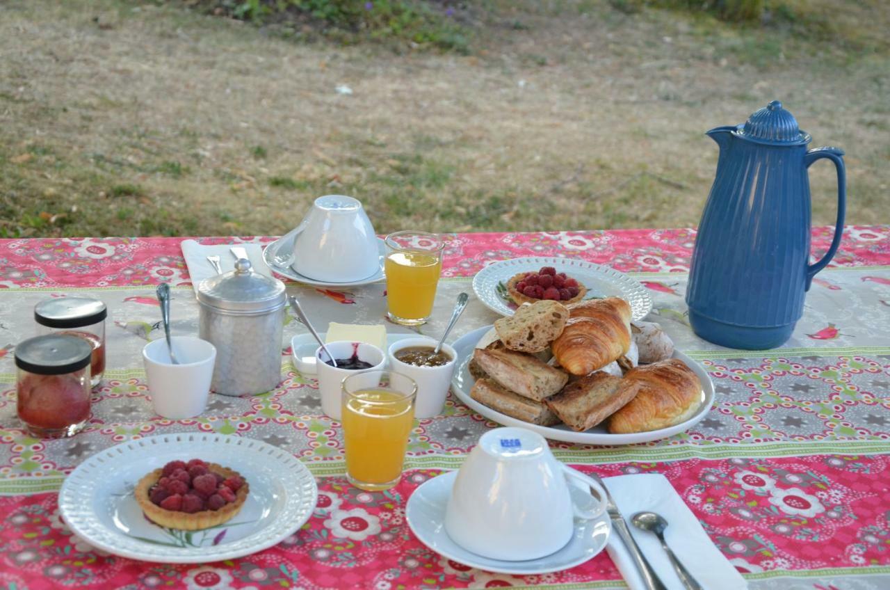 Le vieux vélo Bed and Breakfast Chaptuzat Exterior foto